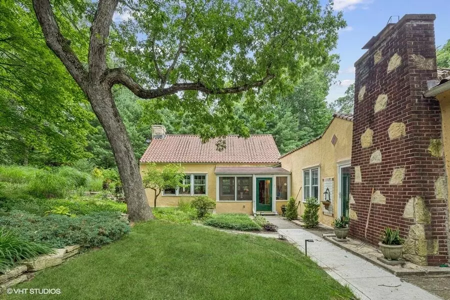 7 E Leewater AVE, Beverly Shores, IN 46301