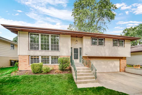 Lansing, IL 60438,18332 Rose ST