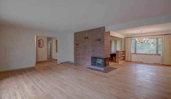 Dyer, IN 46311,919 Frances PL