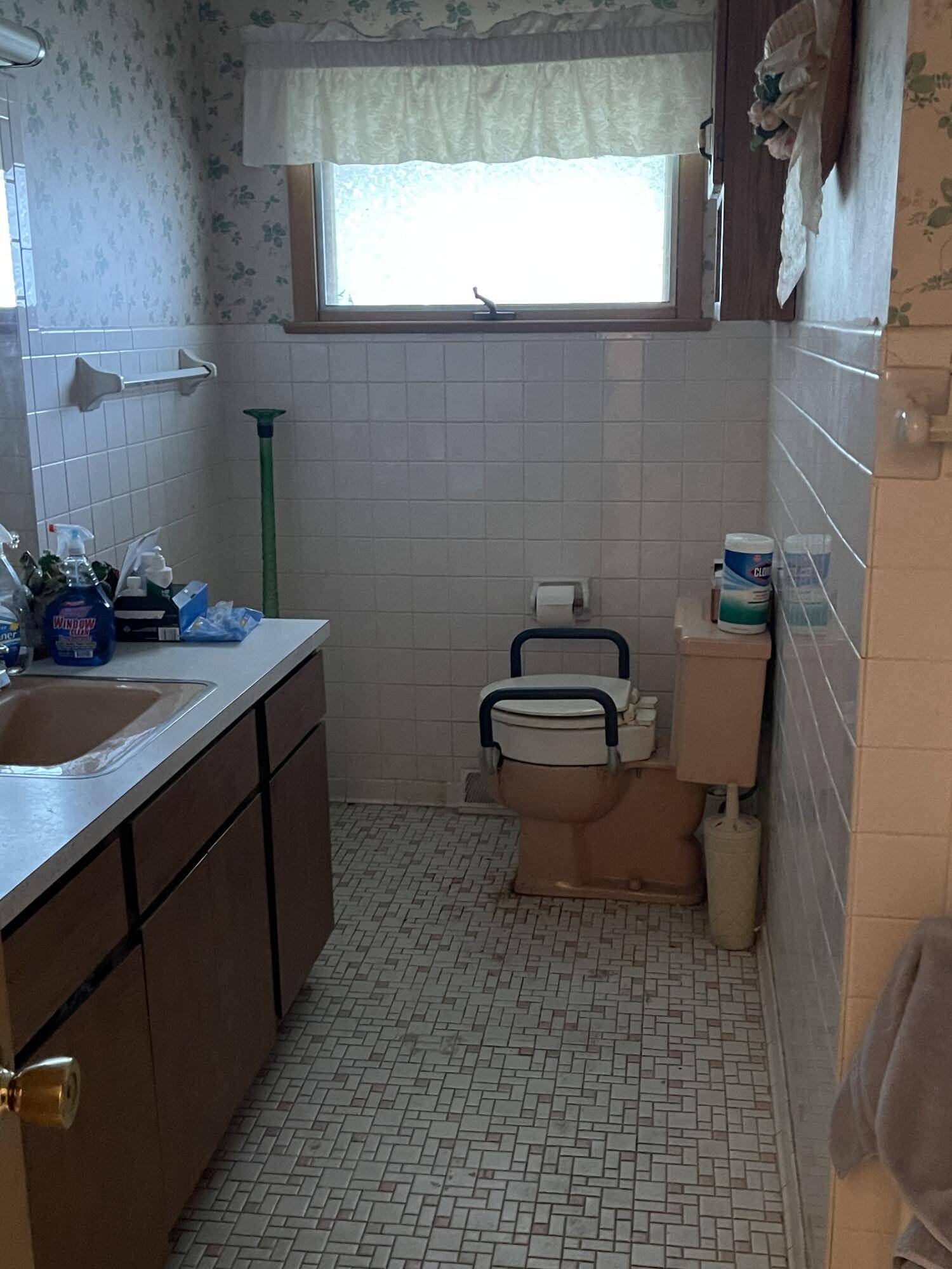 Highland, IN 46322,8841 Idlewild AVE