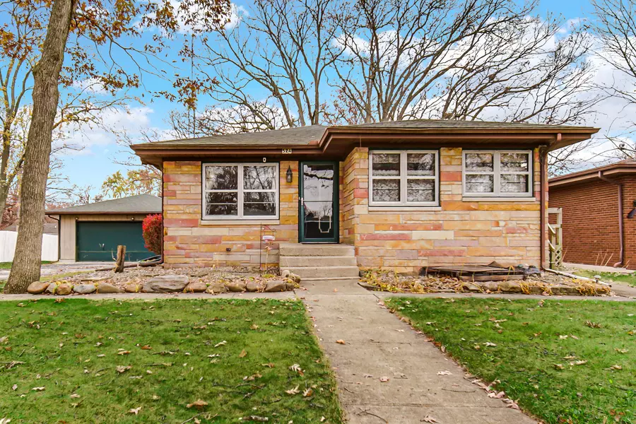 524 Almond ST, Demotte, IN 46310