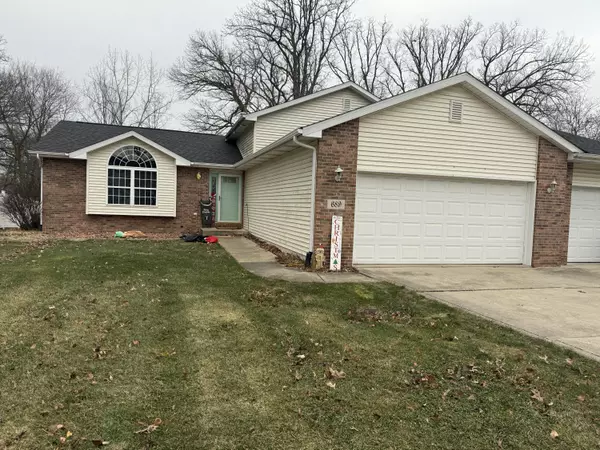 689 Coventry LN, Valparaiso, IN 46385