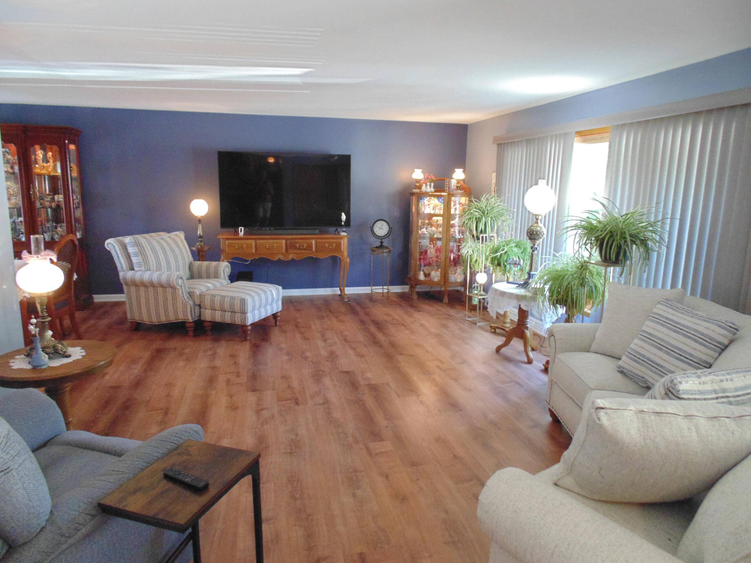 Hobart, IN 46342,319 Crestwood DR