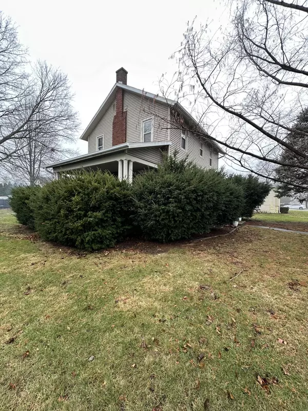 Kentland, IN 47951,203 E Iroquois DR