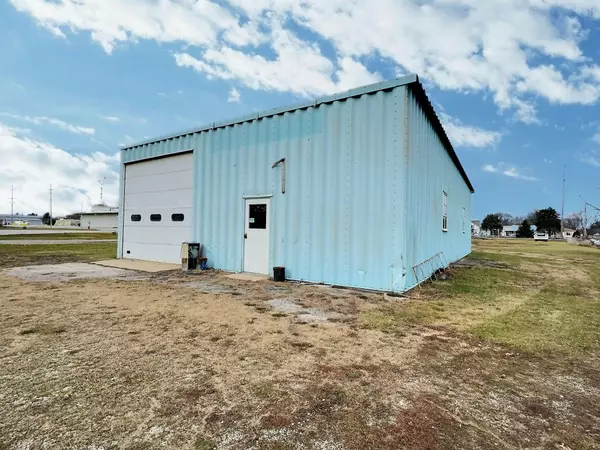 Kentland, IN 47951,402 E Old Us-41 ST