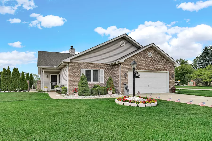 1576 Lilac CT, Hobart, IN 46342