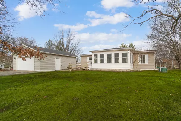 11303 N 550,  Demotte,  IN 46310