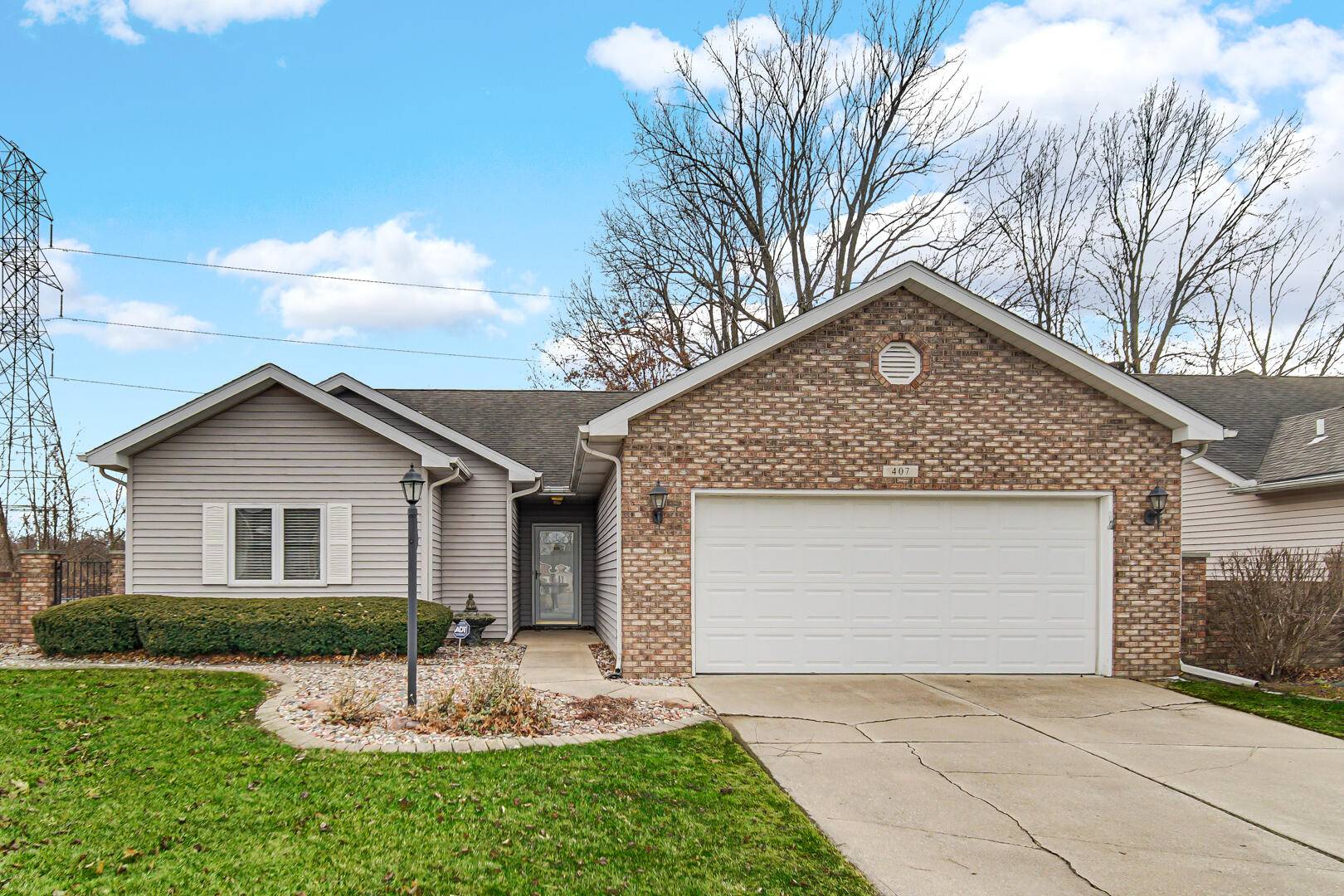 407 Azalea DR, Hobart, IN 46342