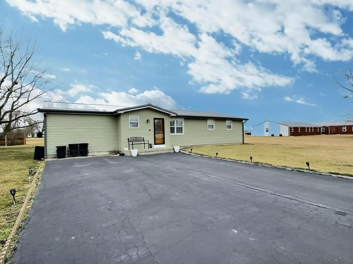 Kentland, IN 47951,315 W Railroad ST