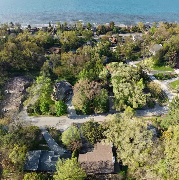 37 Beach LN, Ogden Dunes, IN 46368