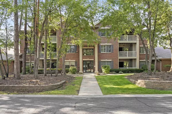Munster, IN 46321,1632 White Oak Circle 2c