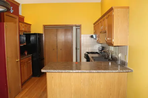 Demotte, IN 46310,609 Almond ST