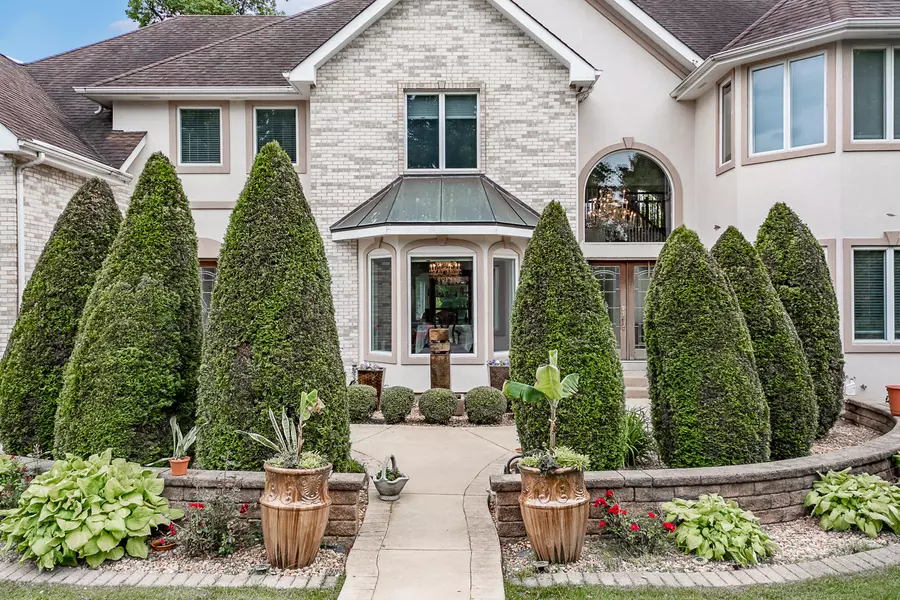 12765 Rambling Rose LN, St. John, IN 46373