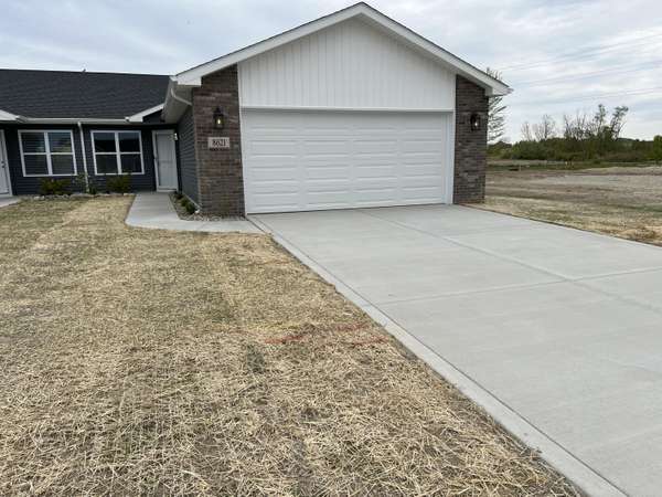 8648 Madison ST, Merrillville, IN 46410