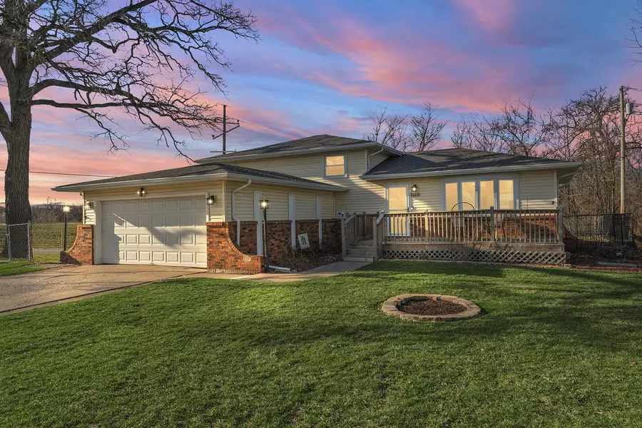 3130 Crabapple LN, Hobart, IN 46342