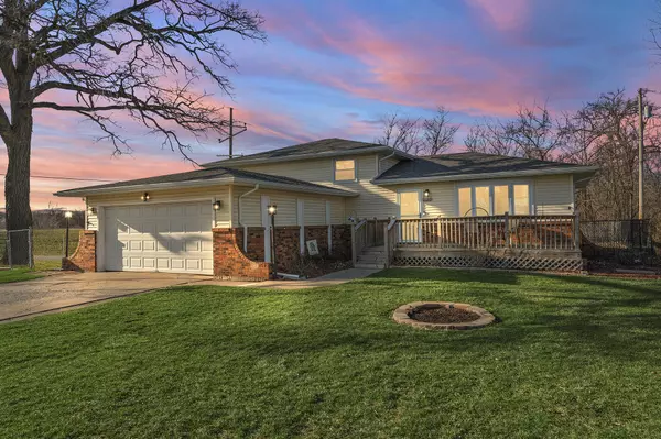 3130 Crabapple LN, Hobart, IN 46342