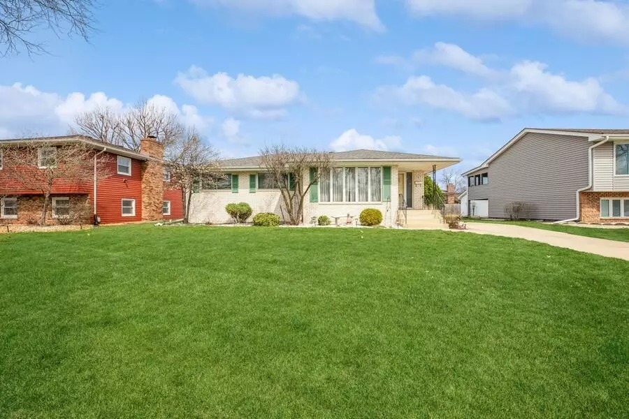 Munster, IN 46321,1821 Bluebird LN