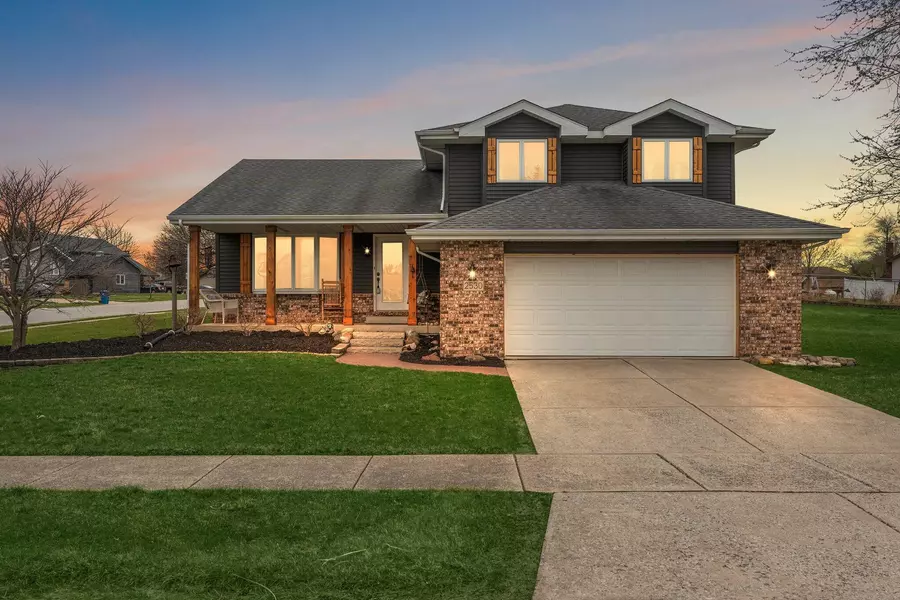 2530 Naples DR, Schererville, IN 46375