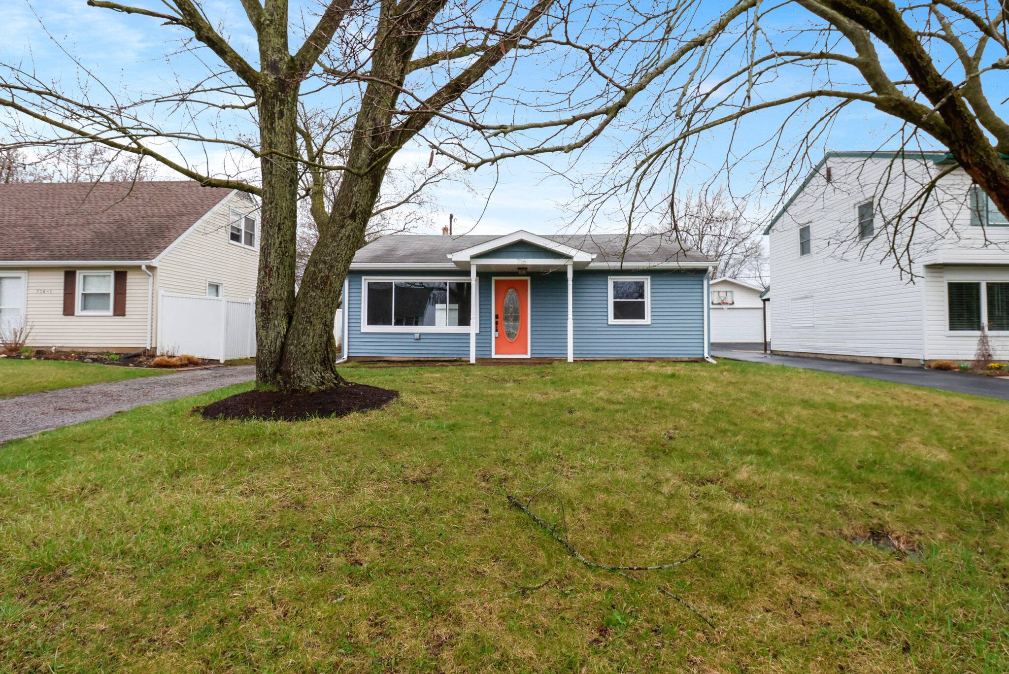 716 Juniper RD, Valparaiso, IN 46385