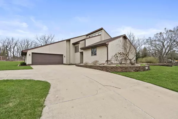 408 Brookwood CT, Valparaiso, IN 46385