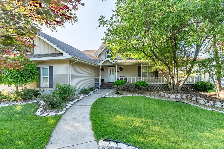 200 Golfview DR, Schererville, IN 46375