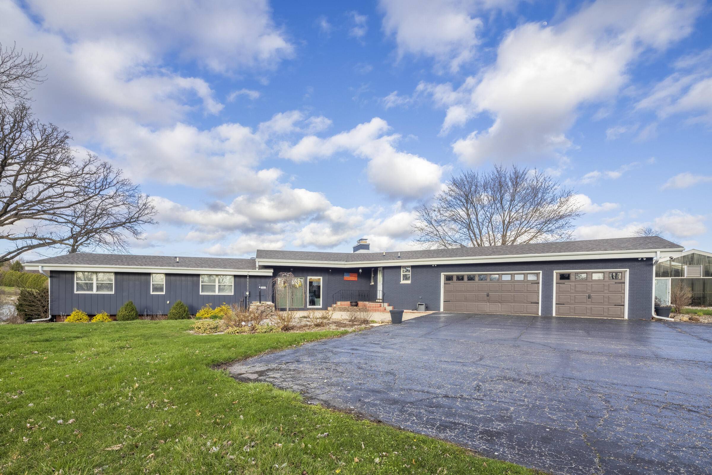 16421 Grant ST, Lowell, IN 46356