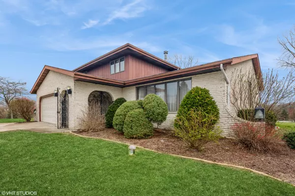649 W 128th CT, Crown Point, IN 46307