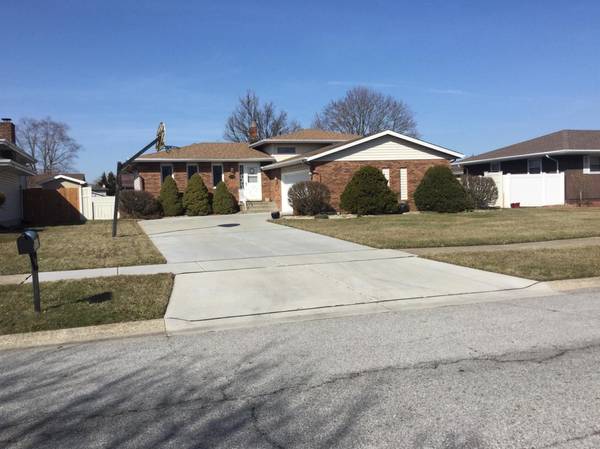 1230 Woodhollow CT, Schererville, IN 46375