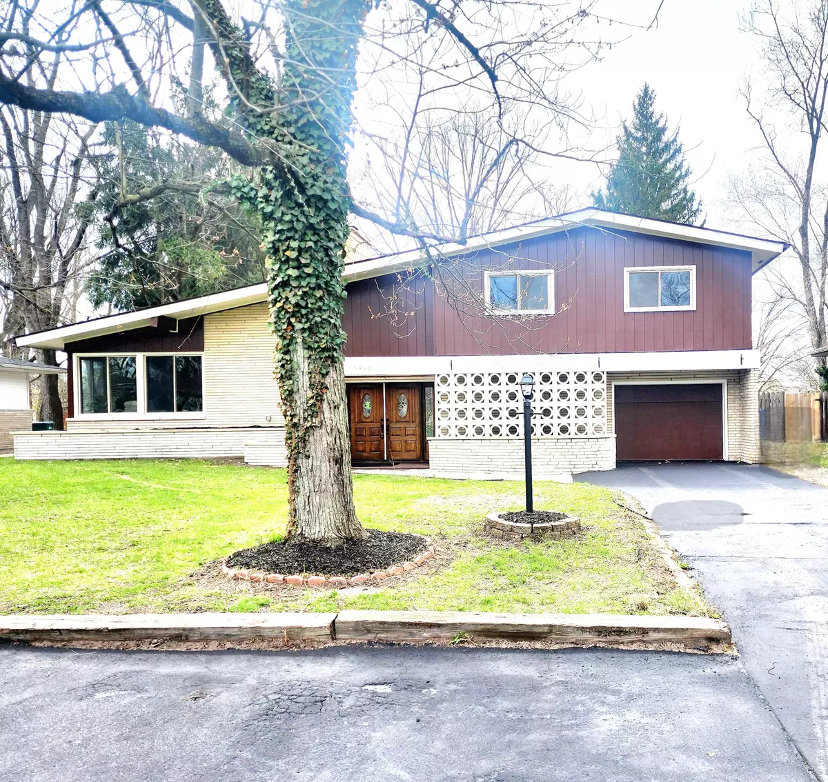 Merrillville, IN 46410,5360 Mary Ann LN