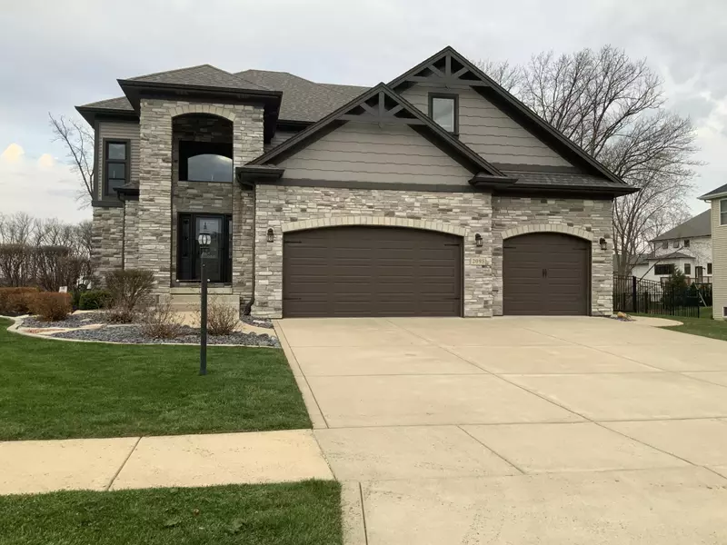 2095 S Feather Rock DR, Crown Point, IN 46307