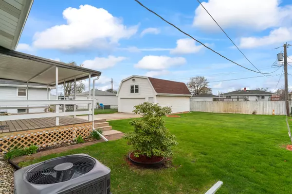 Griffith, IN 46319,910 W Pine PL