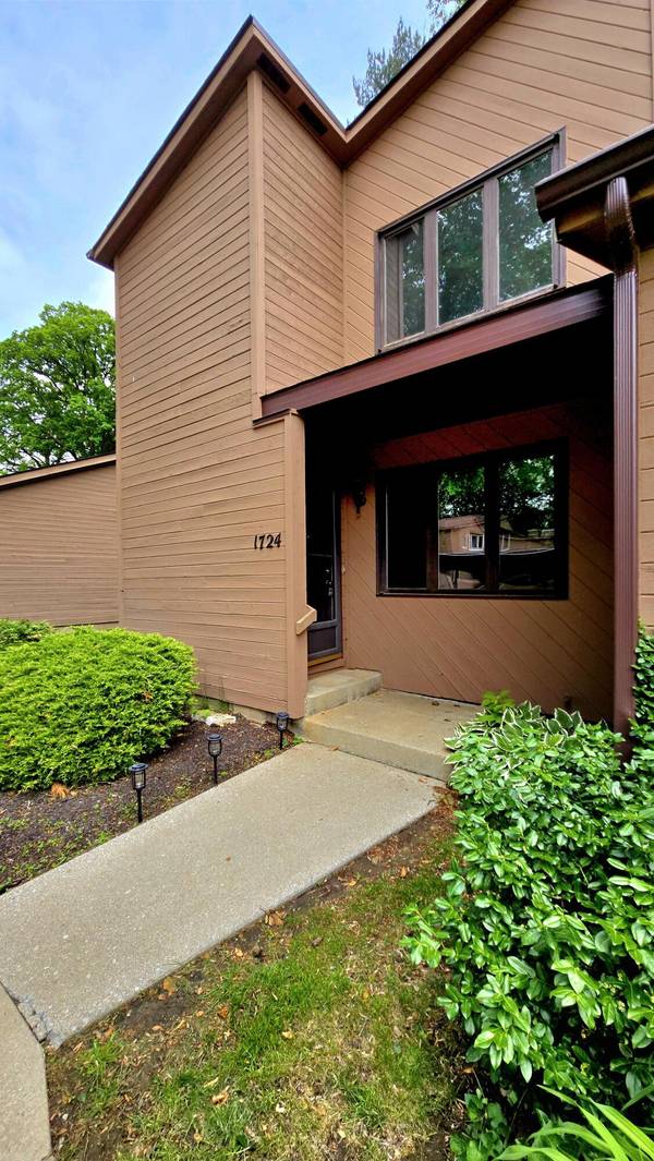 1724 Earthstone DR, Valparaiso, IN 46383