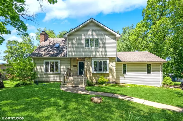 8472 Porter PL, Crown Point, IN 46307