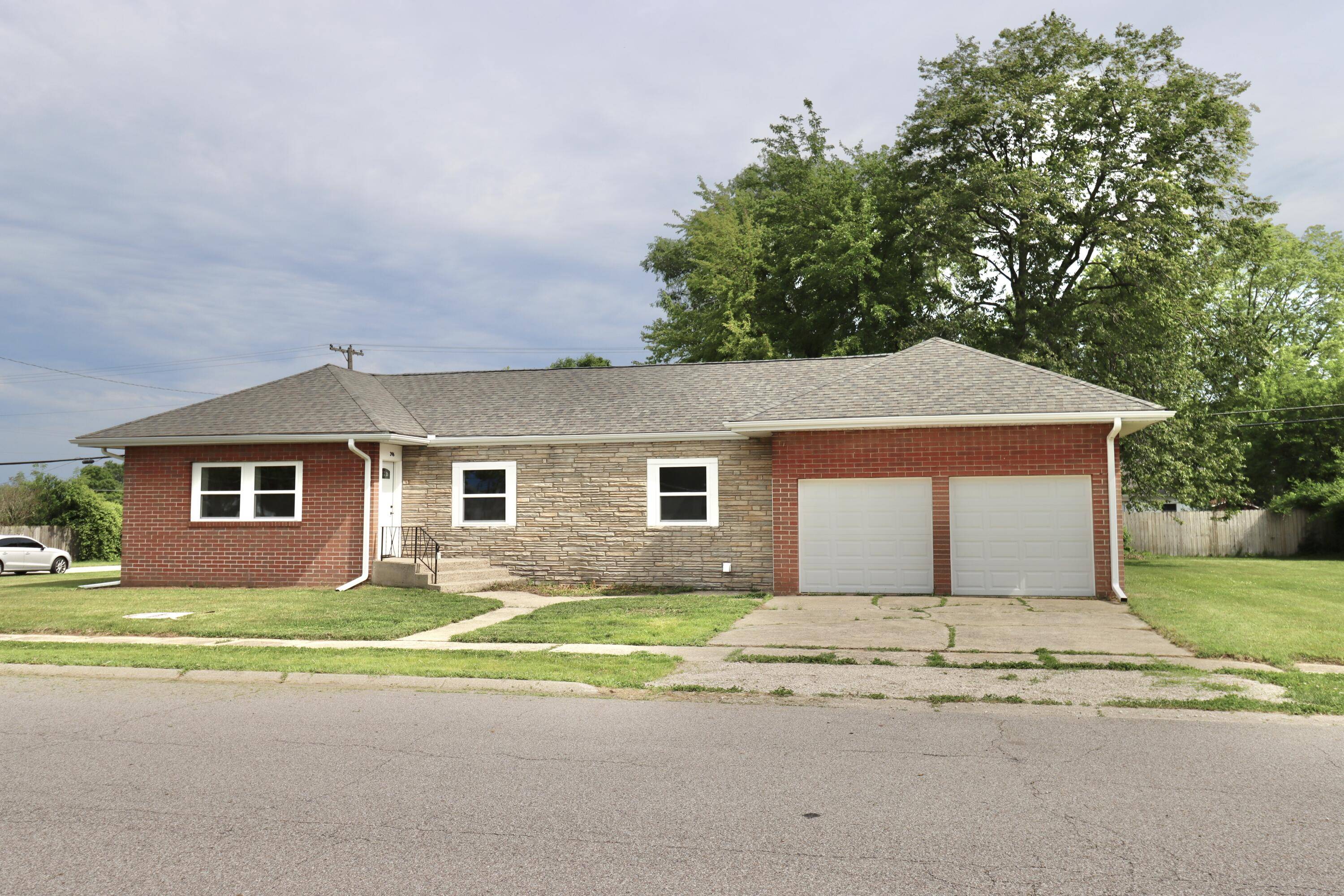 396 Evanston RD, Kingsford Heights, IN 46346
