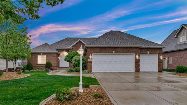 2108 White Oak LN, Highland, IN 46322