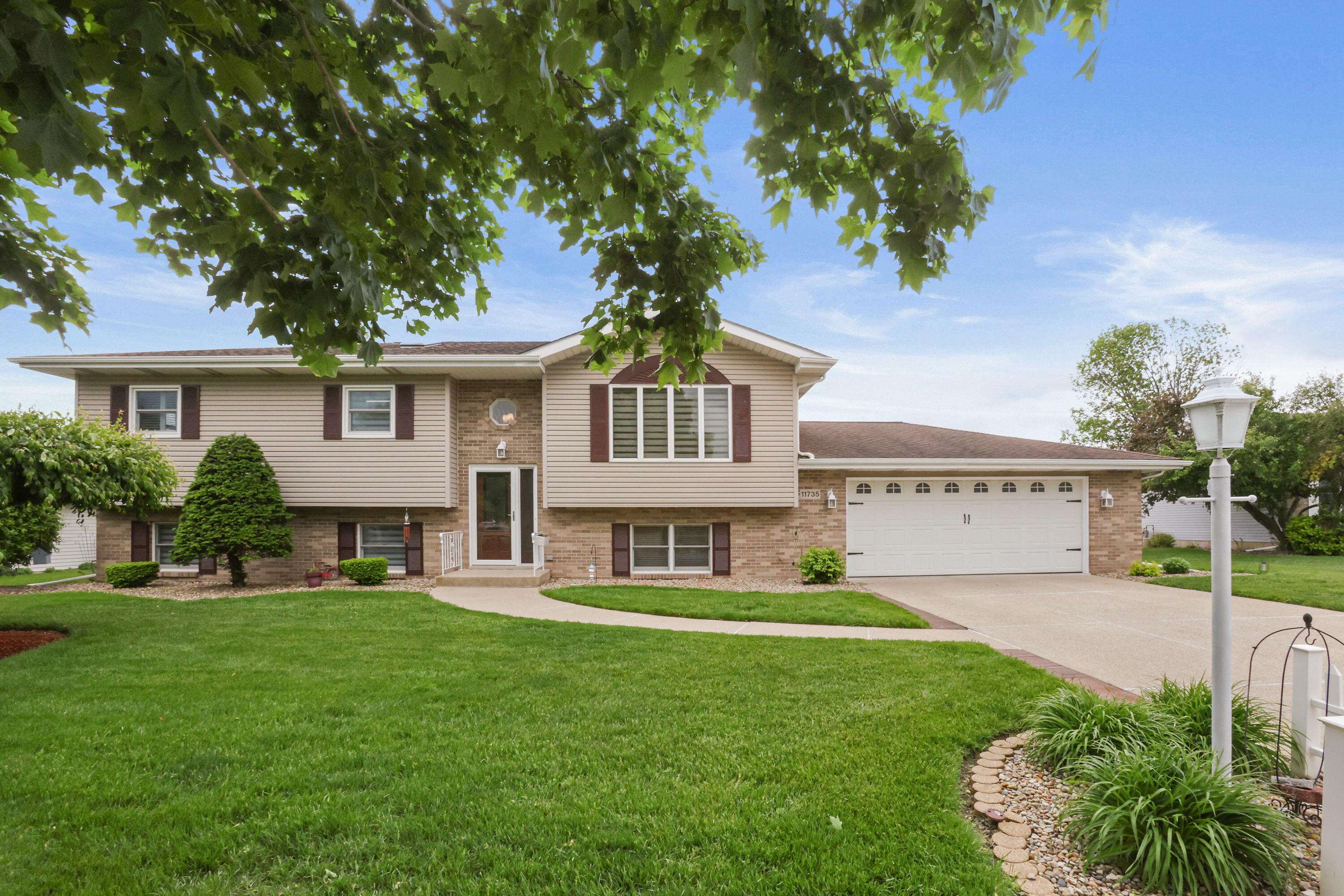 11735 N Magoun DR, St. John, IN 46373