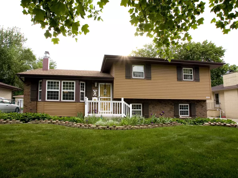 8230 Beech AVE, Munster, IN 46321