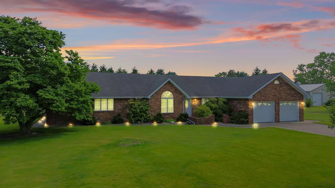 6871 W 1350, Demotte, IN 46310