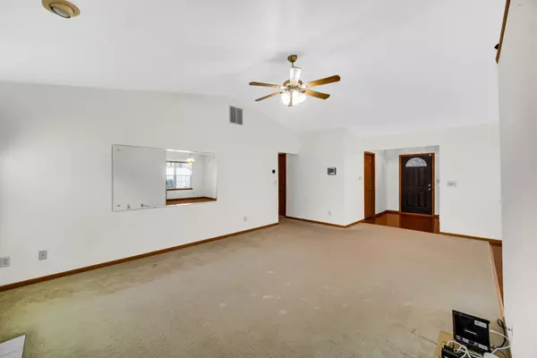 Valparaiso, IN 46385,332 Galway DR