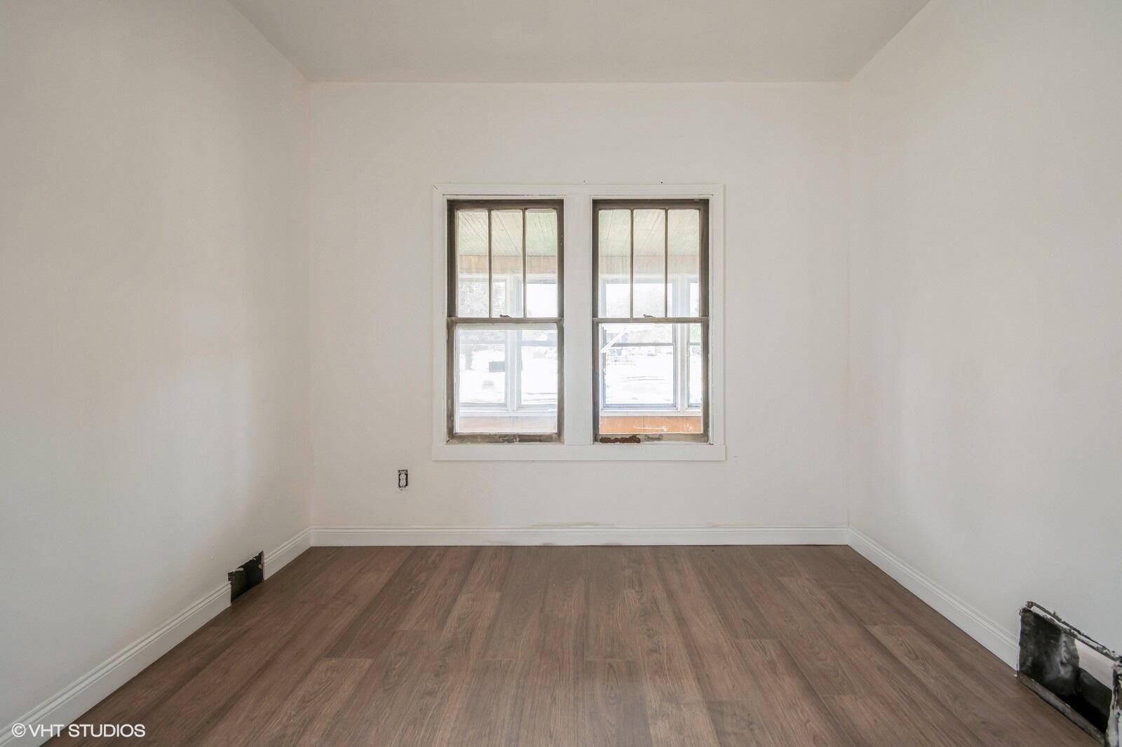 Hammond, IN 46324,422 165th ST