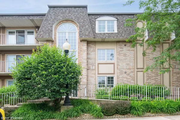 910 Swan DR #2b, Dyer, IN 46311