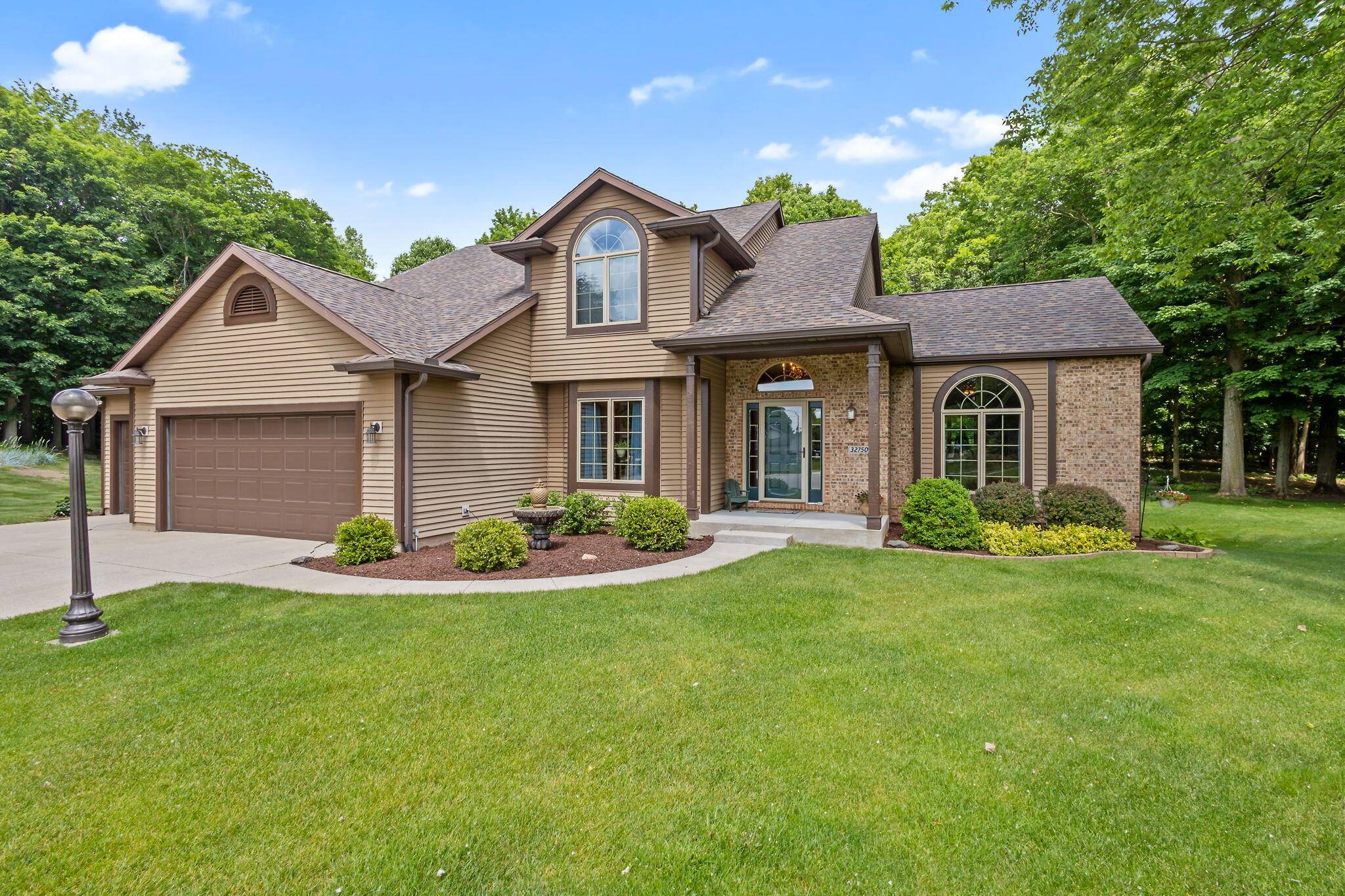 32750 Deer Watch CT, New Carlisle, IN 46552