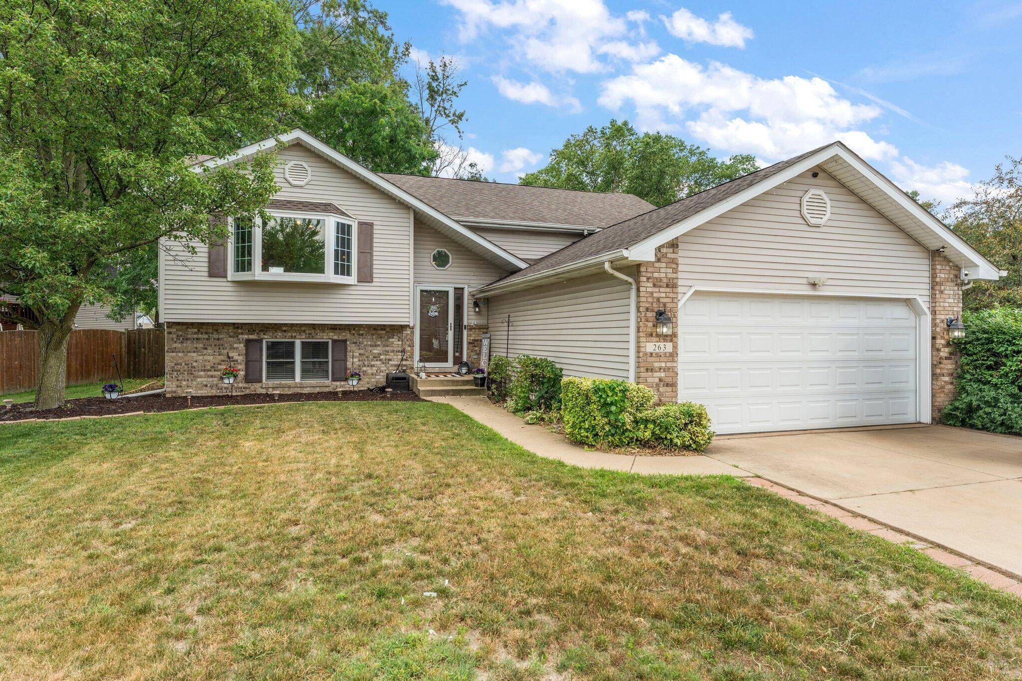 Hobart, IN 46342,263 Hillcrest AVE