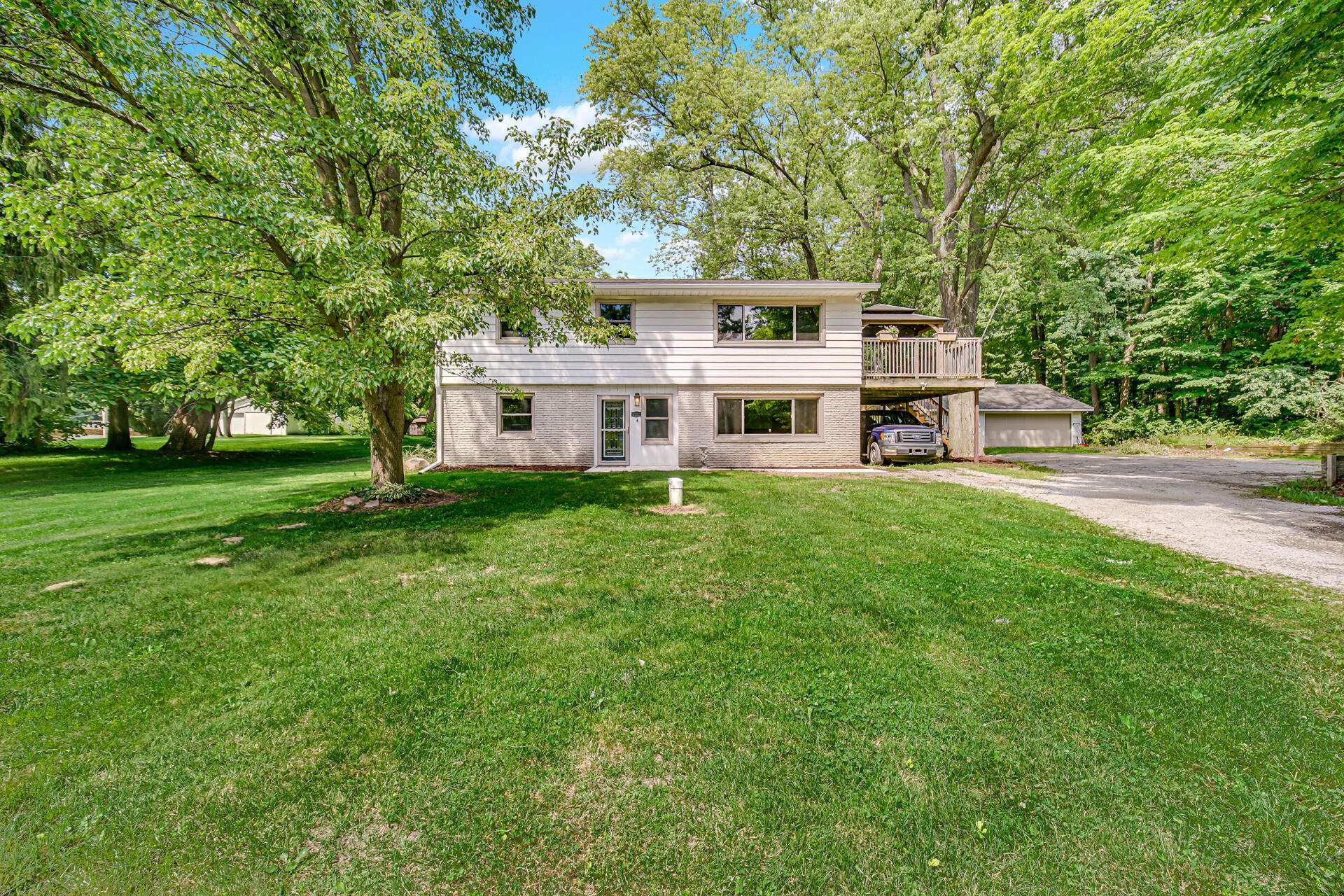 6737 W Johnson RD, La Porte, IN 46350