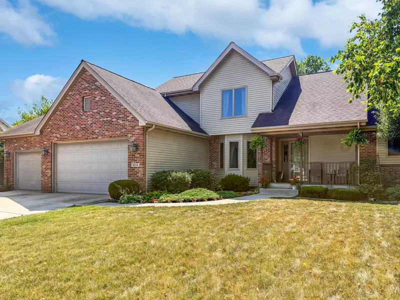 8214 Hawthorne DR, St. John, IN 46373