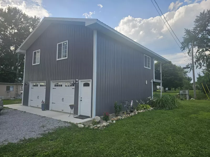 11016 W Lakeview DR, Kewanna, IN 46939