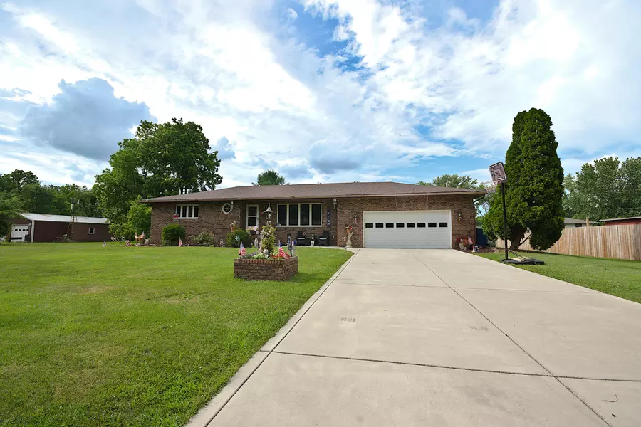 518 4th AVE, Demotte, IN 46310