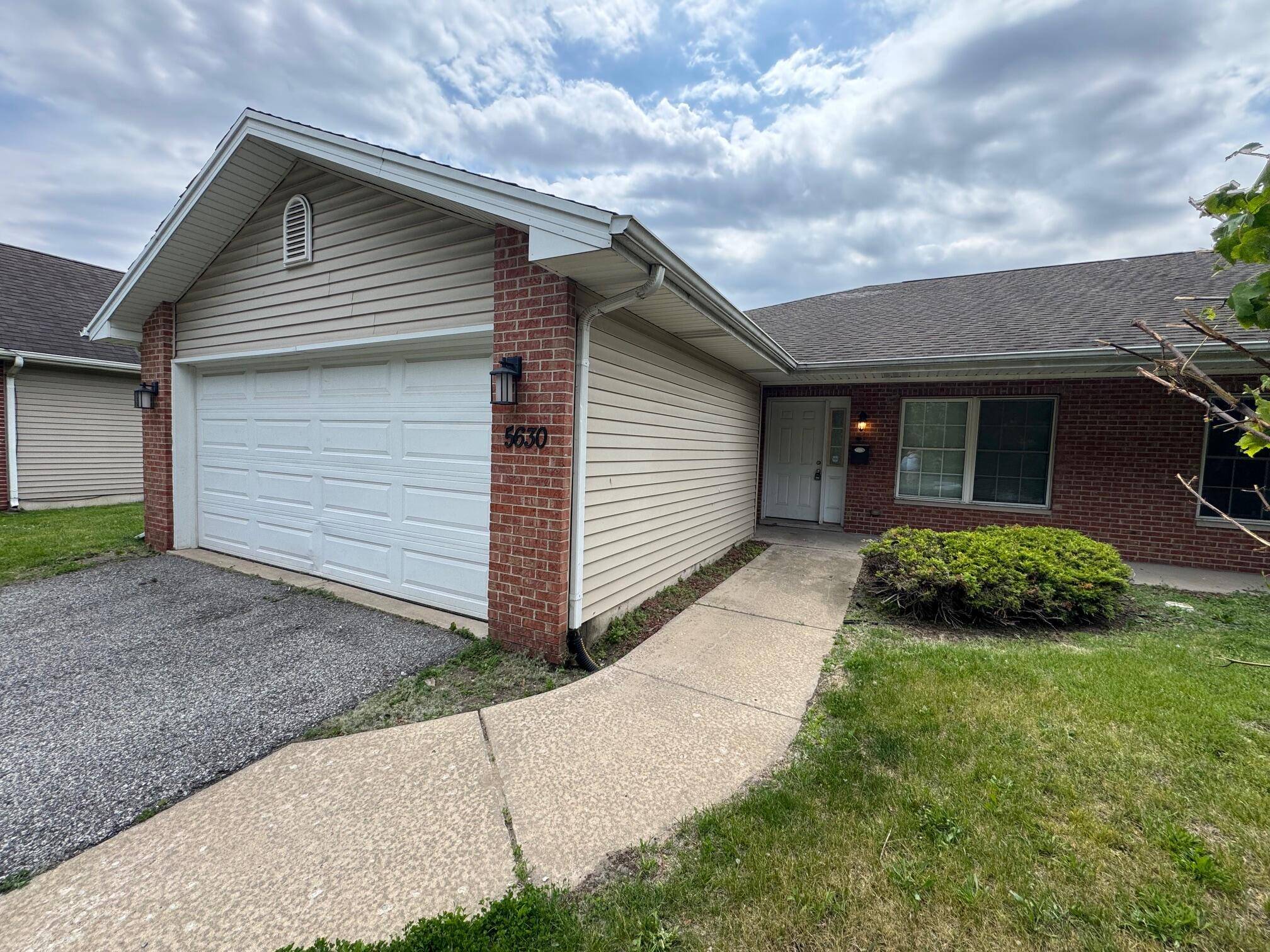 5630 Pointe DR, Hammond, IN 46320