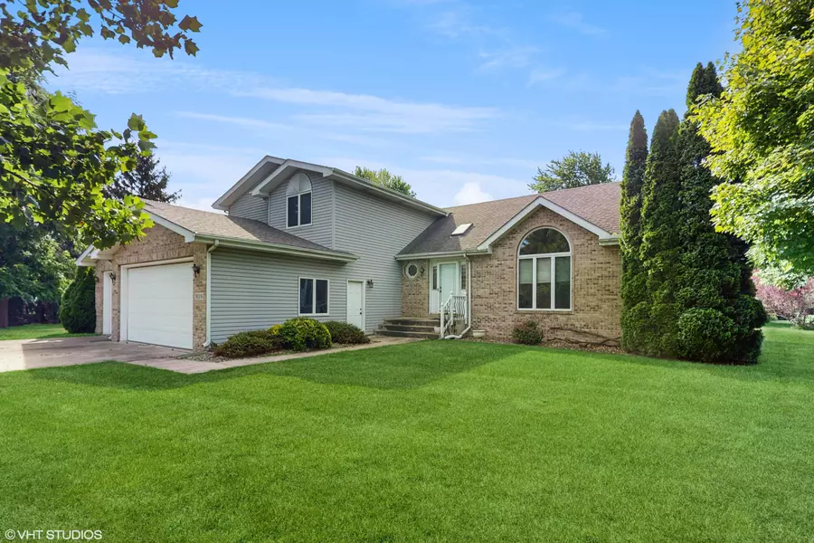 9119 W 92nd PL, St. John, IN 46373