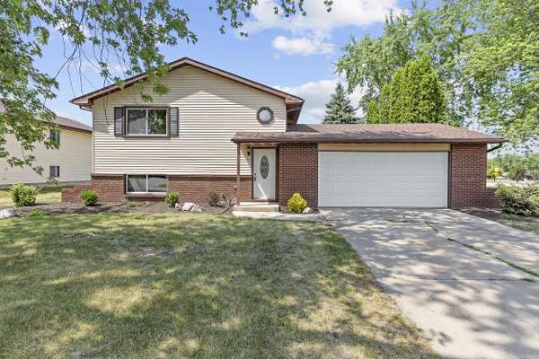 3920 W 76th LN, Merrillville, IN 46410